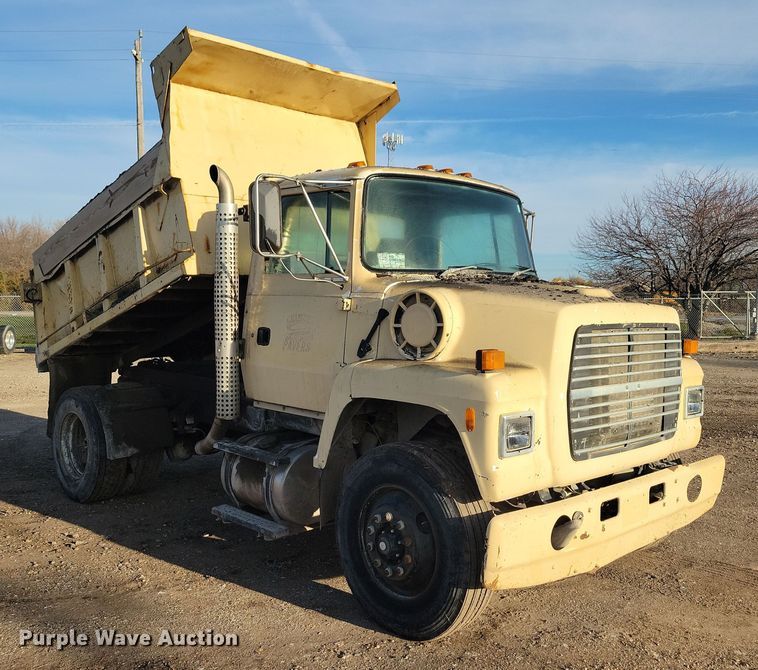 image for item OH9419 1993 Ford  LN9000 dump truck