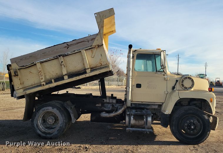 image for item OH9419 1993 Ford  LN9000 dump truck