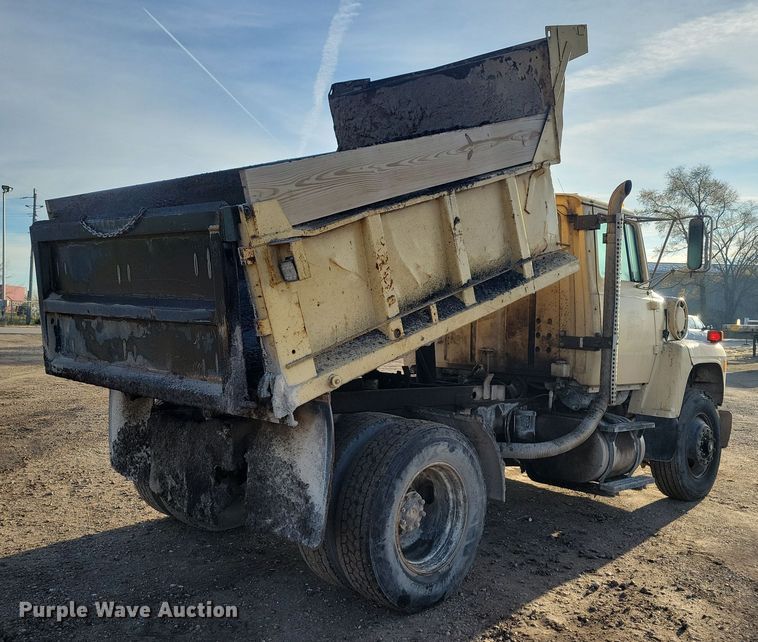 image for item OH9419 1993 Ford  LN9000 dump truck