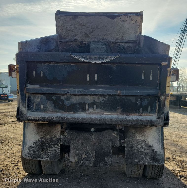 image for item OH9419 1993 Ford  LN9000 dump truck