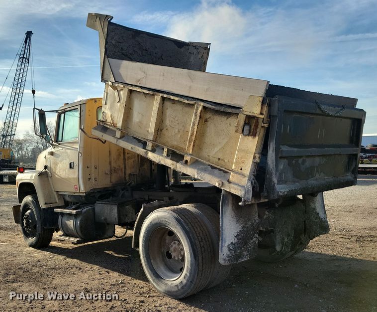 image for item OH9419 1993 Ford  LN9000 dump truck
