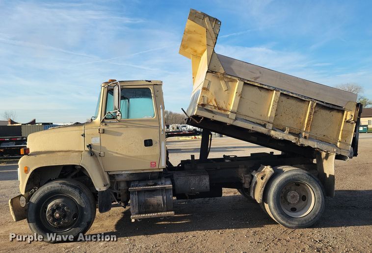 image for item OH9419 1993 Ford  LN9000 dump truck