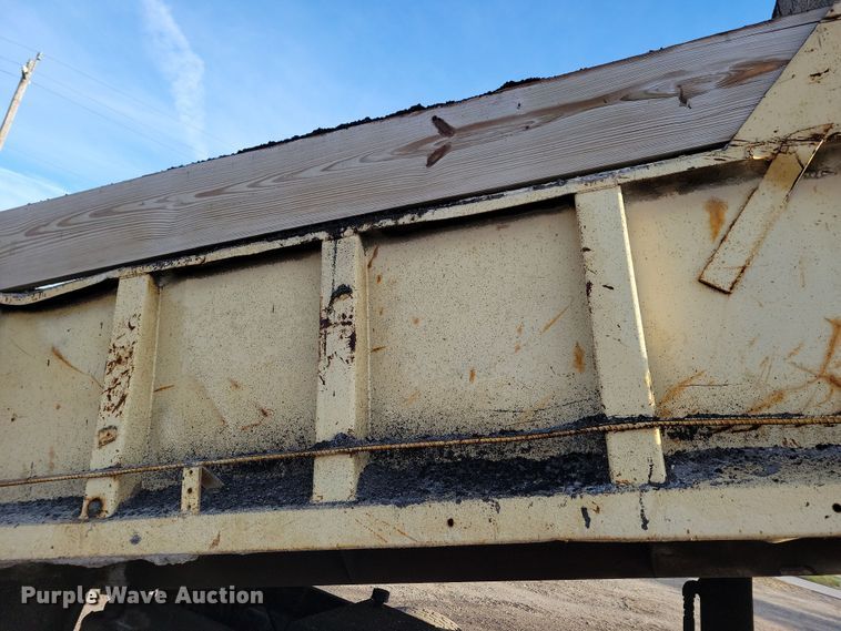 image for item OH9419 1993 Ford  LN9000 dump truck