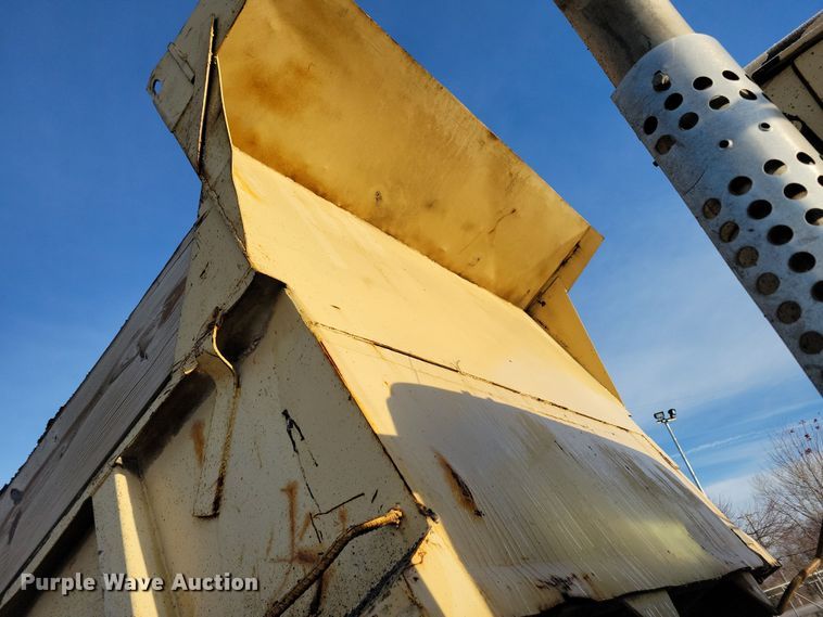 image for item OH9419 1993 Ford  LN9000 dump truck