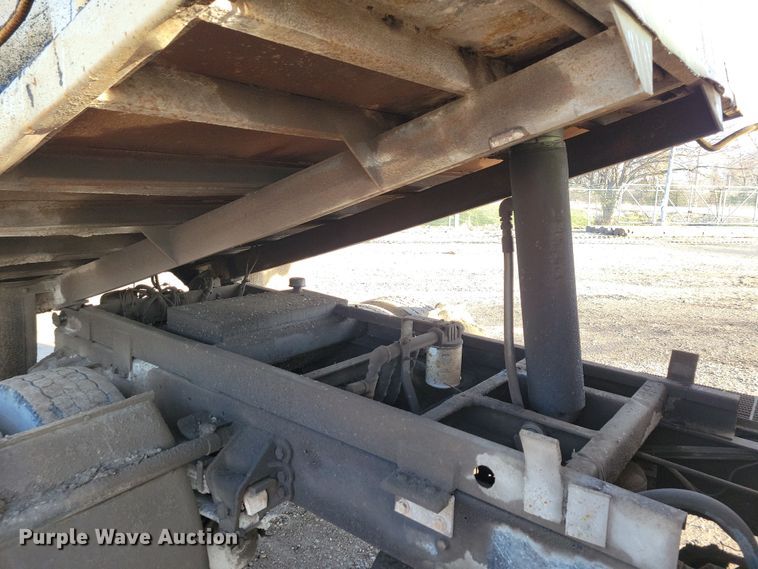 image for item OH9419 1993 Ford  LN9000 dump truck