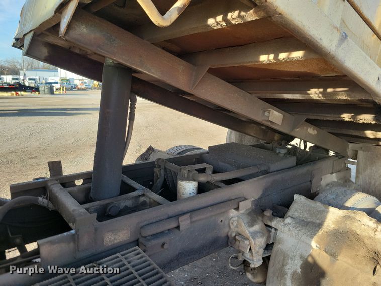 image for item OH9419 1993 Ford  LN9000 dump truck