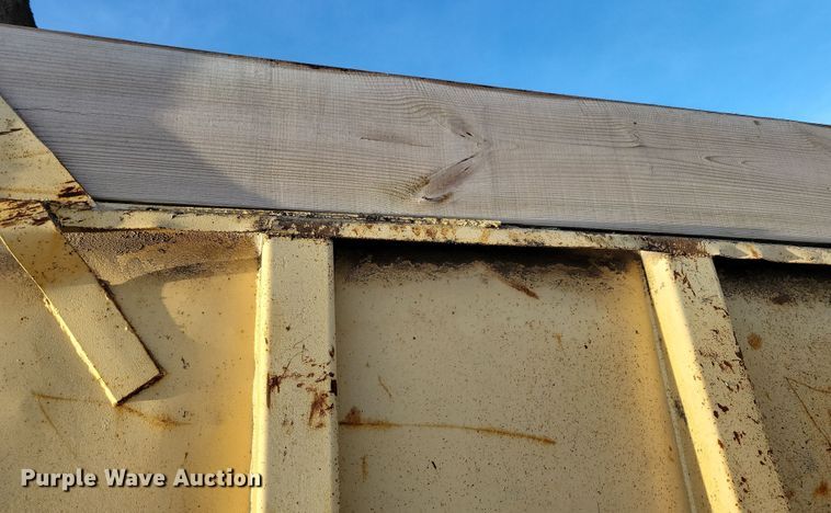 image for item OH9419 1993 Ford  LN9000 dump truck