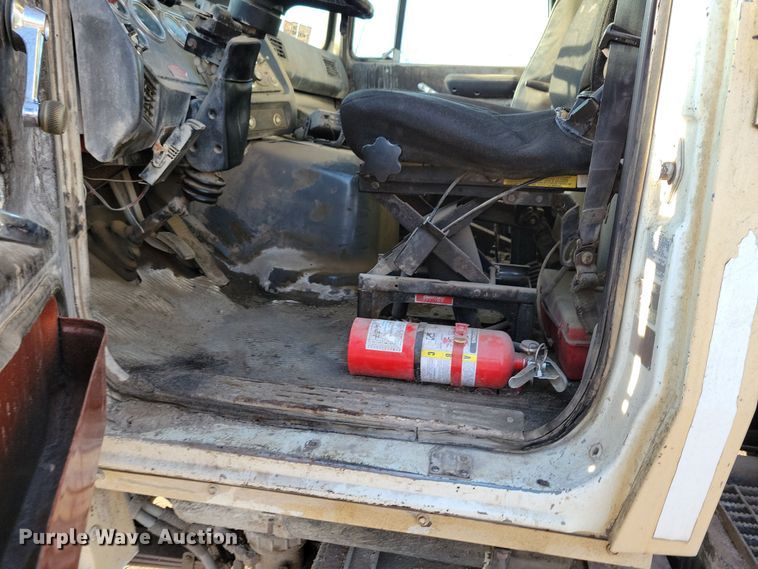 image for item OH9419 1993 Ford  LN9000 dump truck