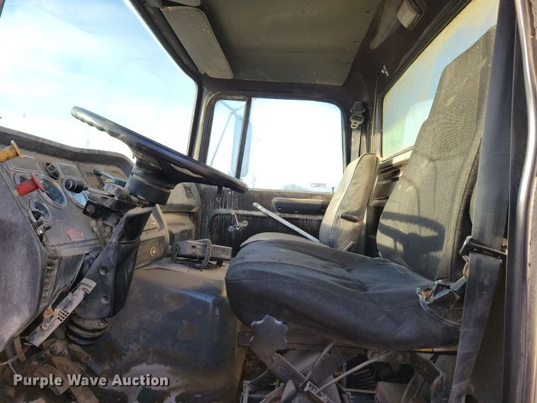 image for item OH9419 1993 Ford  LN9000 dump truck