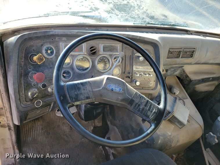 image for item OH9419 1993 Ford  LN9000 dump truck