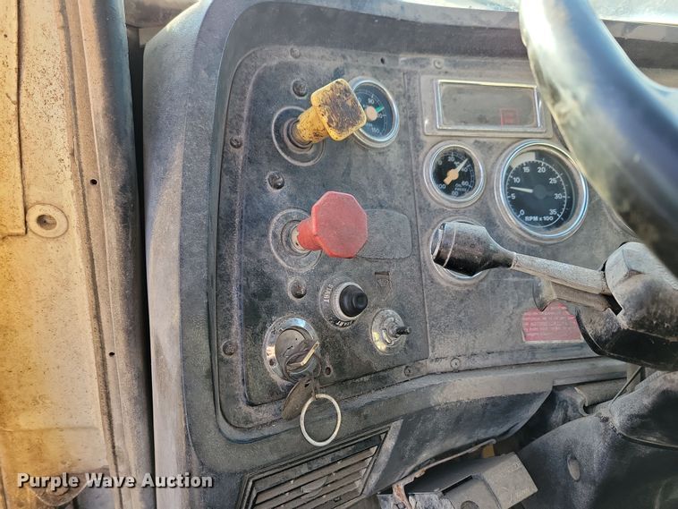 image for item OH9419 1993 Ford  LN9000 dump truck