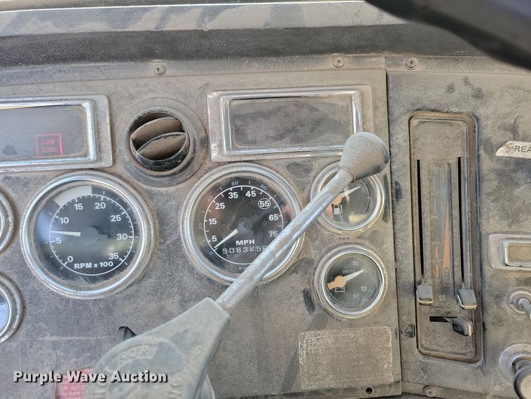 image for item OH9419 1993 Ford  LN9000 dump truck