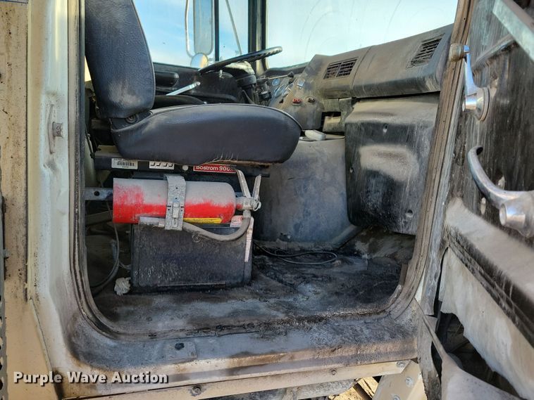 image for item OH9419 1993 Ford  LN9000 dump truck