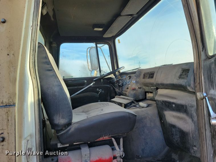 image for item OH9419 1993 Ford  LN9000 dump truck