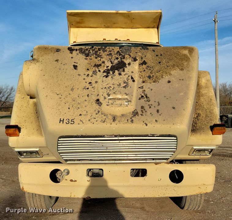 image for item OH9419 1993 Ford  LN9000 dump truck