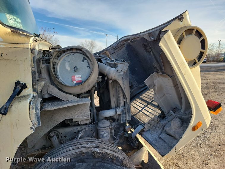 image for item OH9419 1993 Ford  LN9000 dump truck