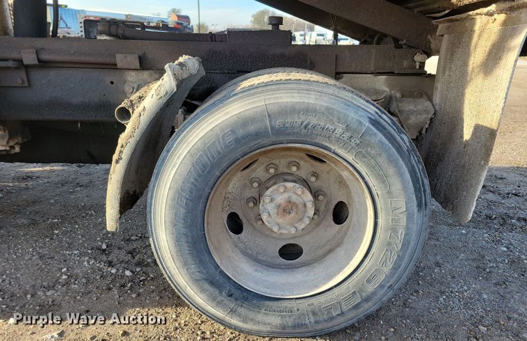 image for item OH9419 1993 Ford  LN9000 dump truck