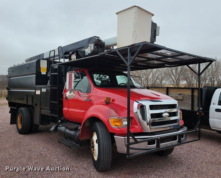 image for item OH9461 2007 Ford F750 forestry bucket truck
