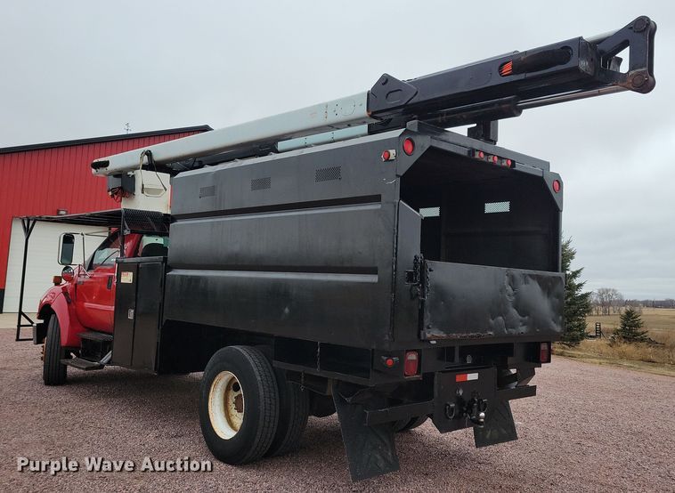 image for item OH9461 2007 Ford F750 forestry bucket truck