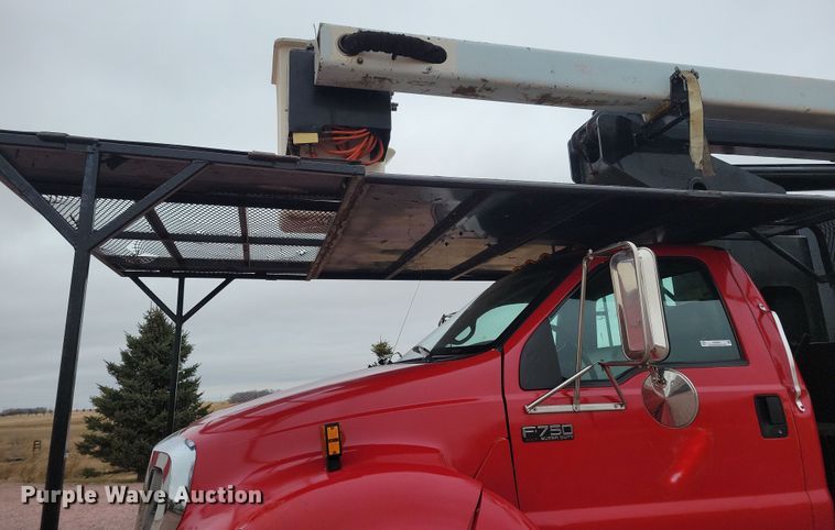 image for item OH9461 2007 Ford F750 forestry bucket truck