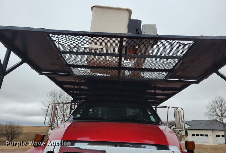 image for item OH9461 2007 Ford F750 forestry bucket truck
