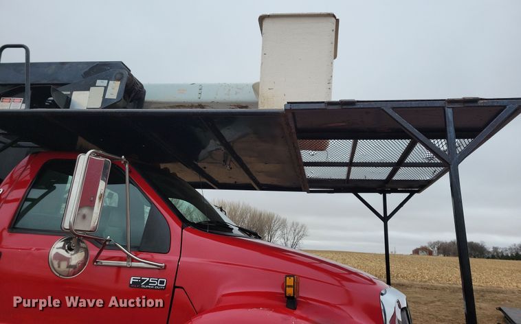 image for item OH9461 2007 Ford F750 forestry bucket truck