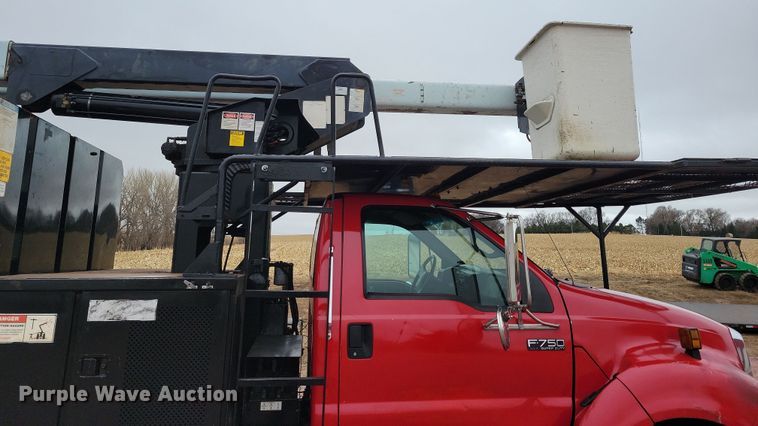 image for item OH9461 2007 Ford F750 forestry bucket truck