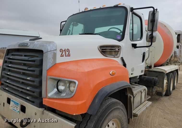 image for item OH9463 2012 Freightliner 114SD ready mix truck