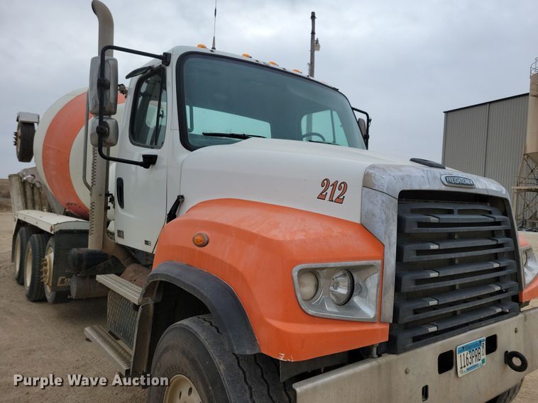 image for item OH9463 2012 Freightliner 114SD ready mix truck