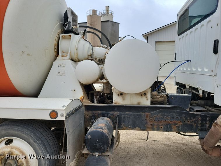 image for item OH9463 2012 Freightliner 114SD ready mix truck