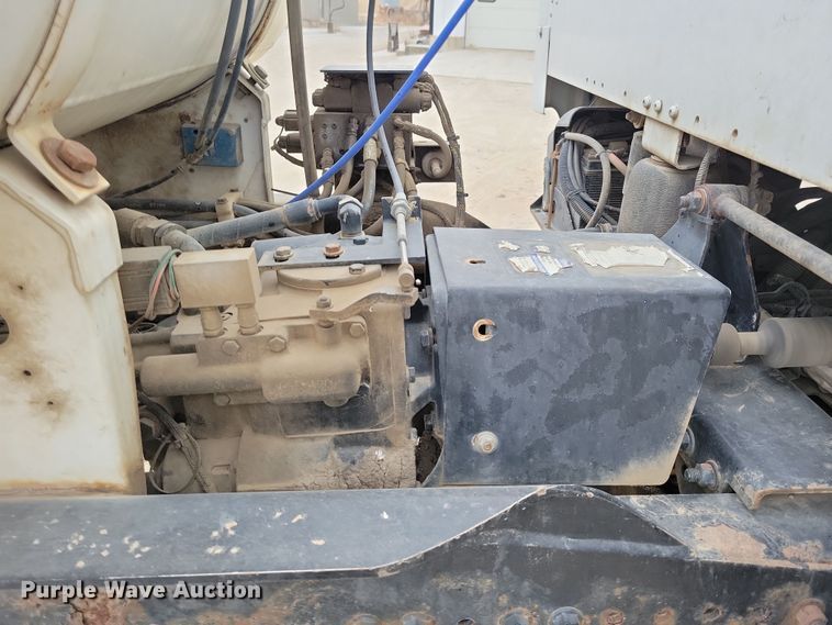 image for item OH9463 2012 Freightliner 114SD ready mix truck