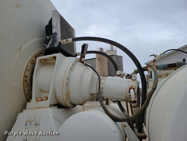 image for item OH9463 2012 Freightliner 114SD ready mix truck