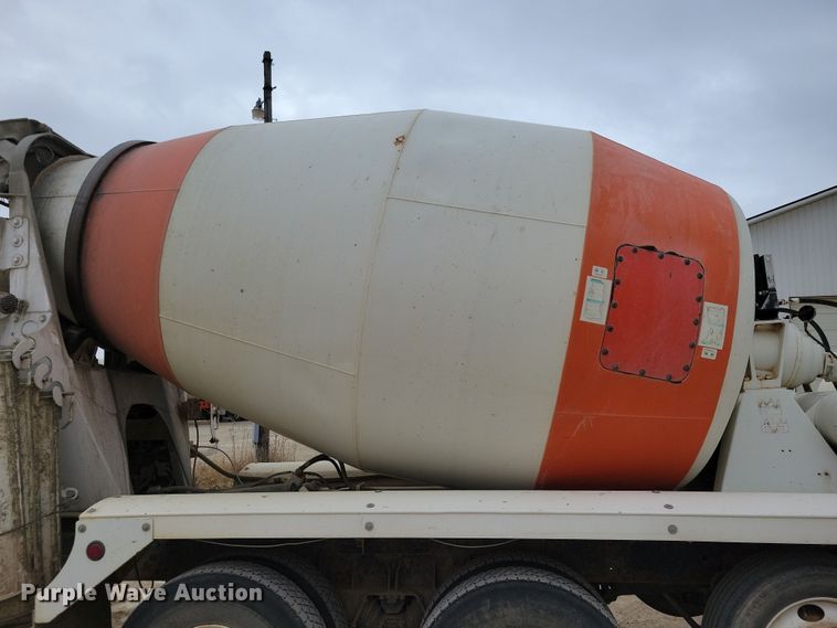 image for item OH9463 2012 Freightliner 114SD ready mix truck