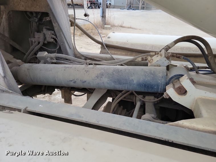 image for item OH9463 2012 Freightliner 114SD ready mix truck