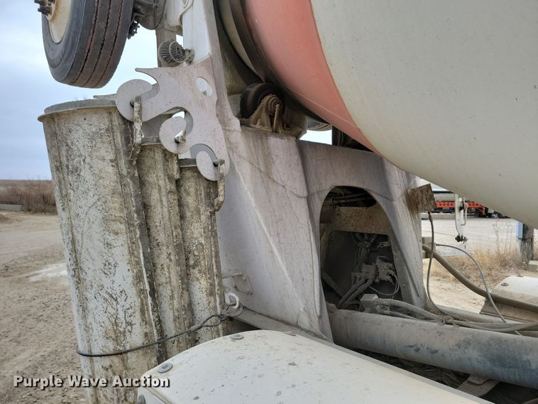 image for item OH9463 2012 Freightliner 114SD ready mix truck