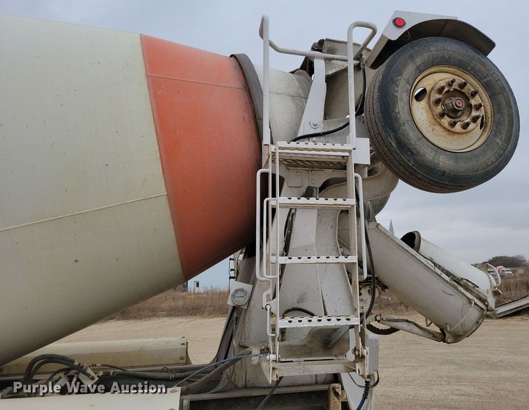 image for item OH9463 2012 Freightliner 114SD ready mix truck