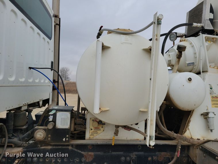 image for item OH9463 2012 Freightliner 114SD ready mix truck