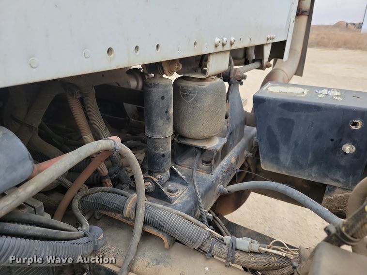 image for item OH9463 2012 Freightliner 114SD ready mix truck