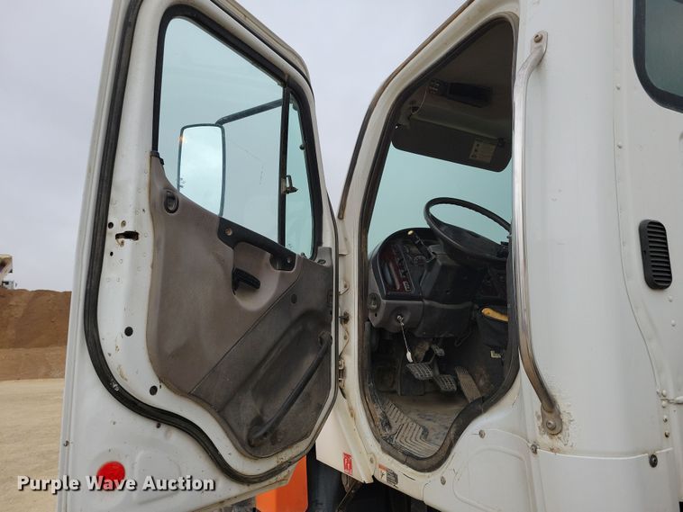 image for item OH9463 2012 Freightliner 114SD ready mix truck