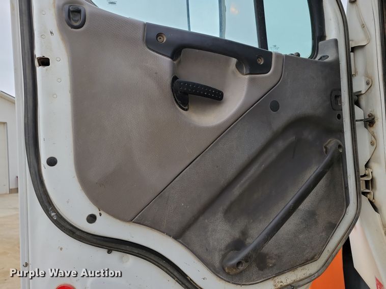 image for item OH9463 2012 Freightliner 114SD ready mix truck