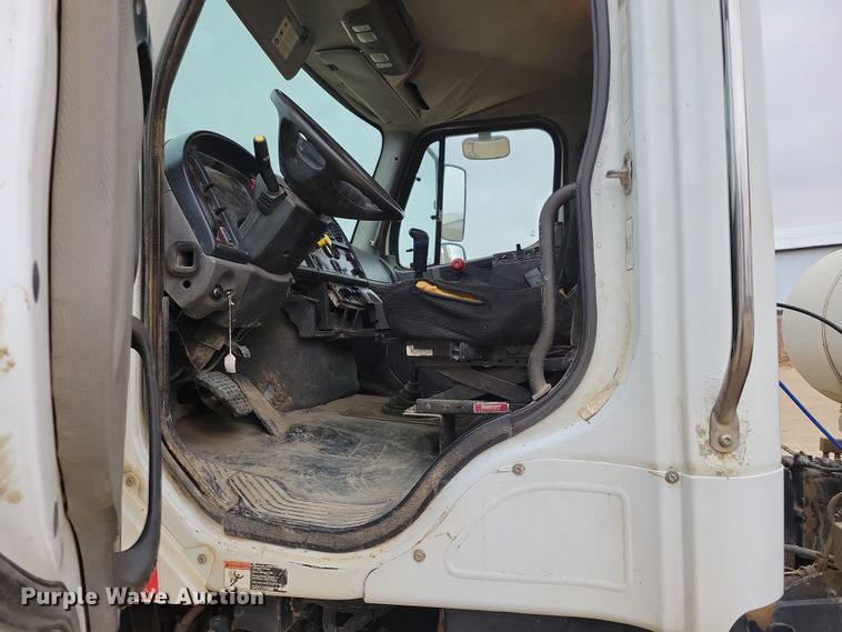 image for item OH9463 2012 Freightliner 114SD ready mix truck