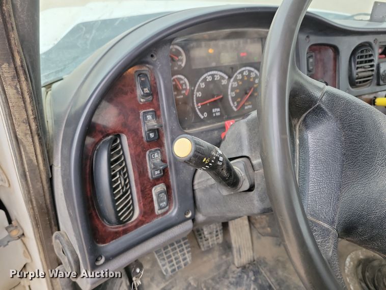 image for item OH9463 2012 Freightliner 114SD ready mix truck