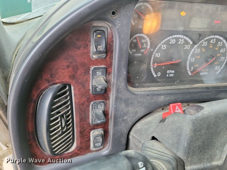 image for item OH9463 2012 Freightliner 114SD ready mix truck