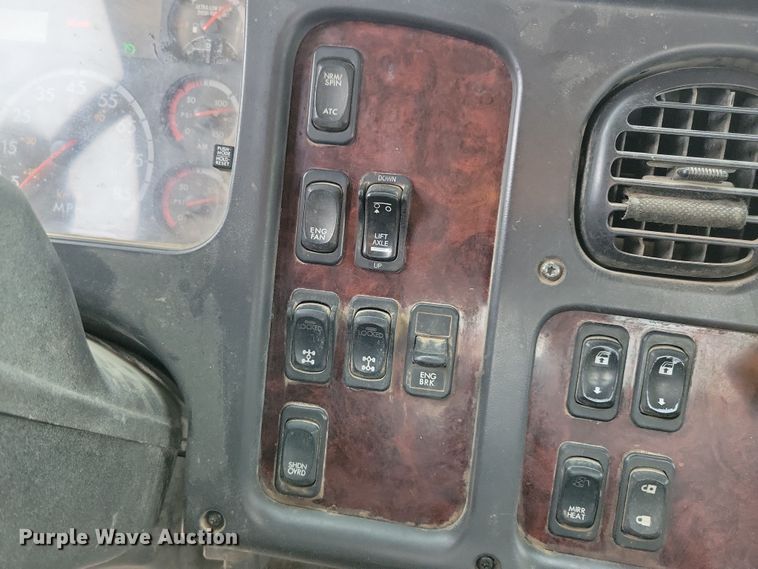 image for item OH9463 2012 Freightliner 114SD ready mix truck