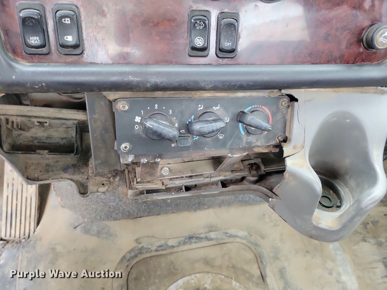 image for item OH9463 2012 Freightliner 114SD ready mix truck