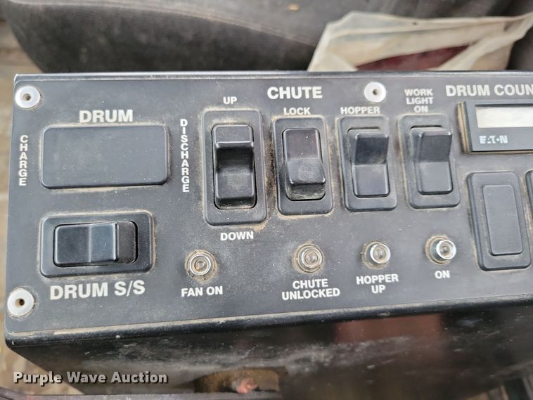 image for item OH9463 2012 Freightliner 114SD ready mix truck