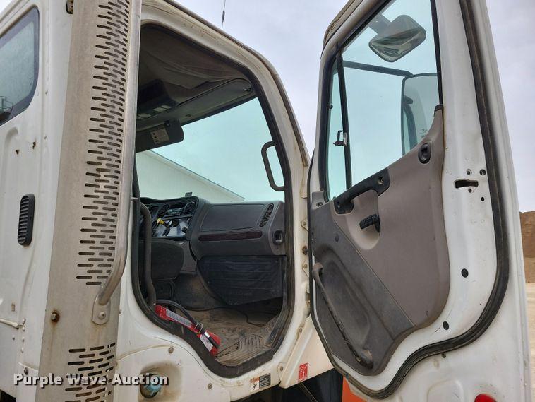 image for item OH9463 2012 Freightliner 114SD ready mix truck