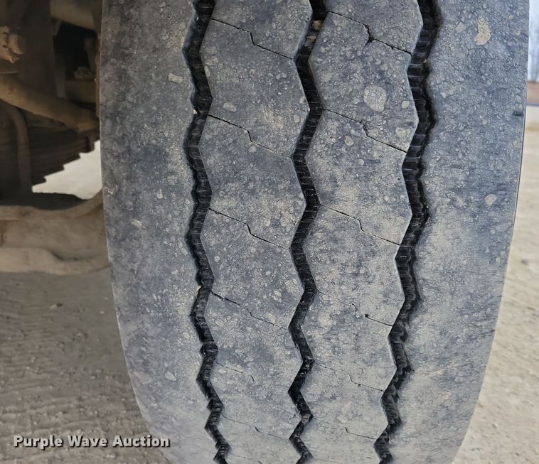 image for item OH9463 2012 Freightliner 114SD ready mix truck