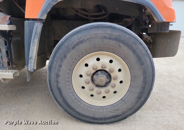 image for item OH9463 2012 Freightliner 114SD ready mix truck