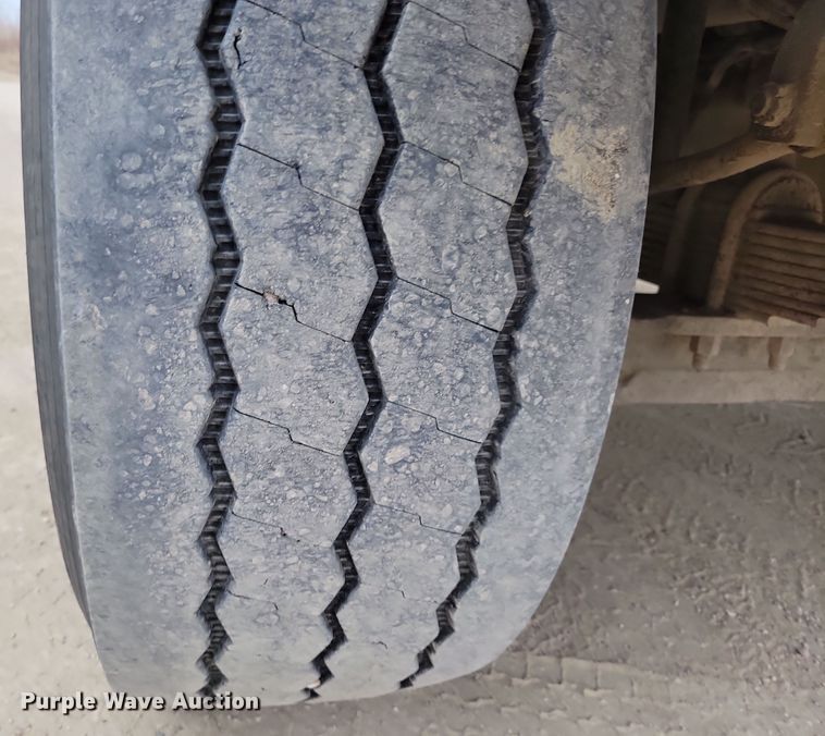 image for item OH9463 2012 Freightliner 114SD ready mix truck